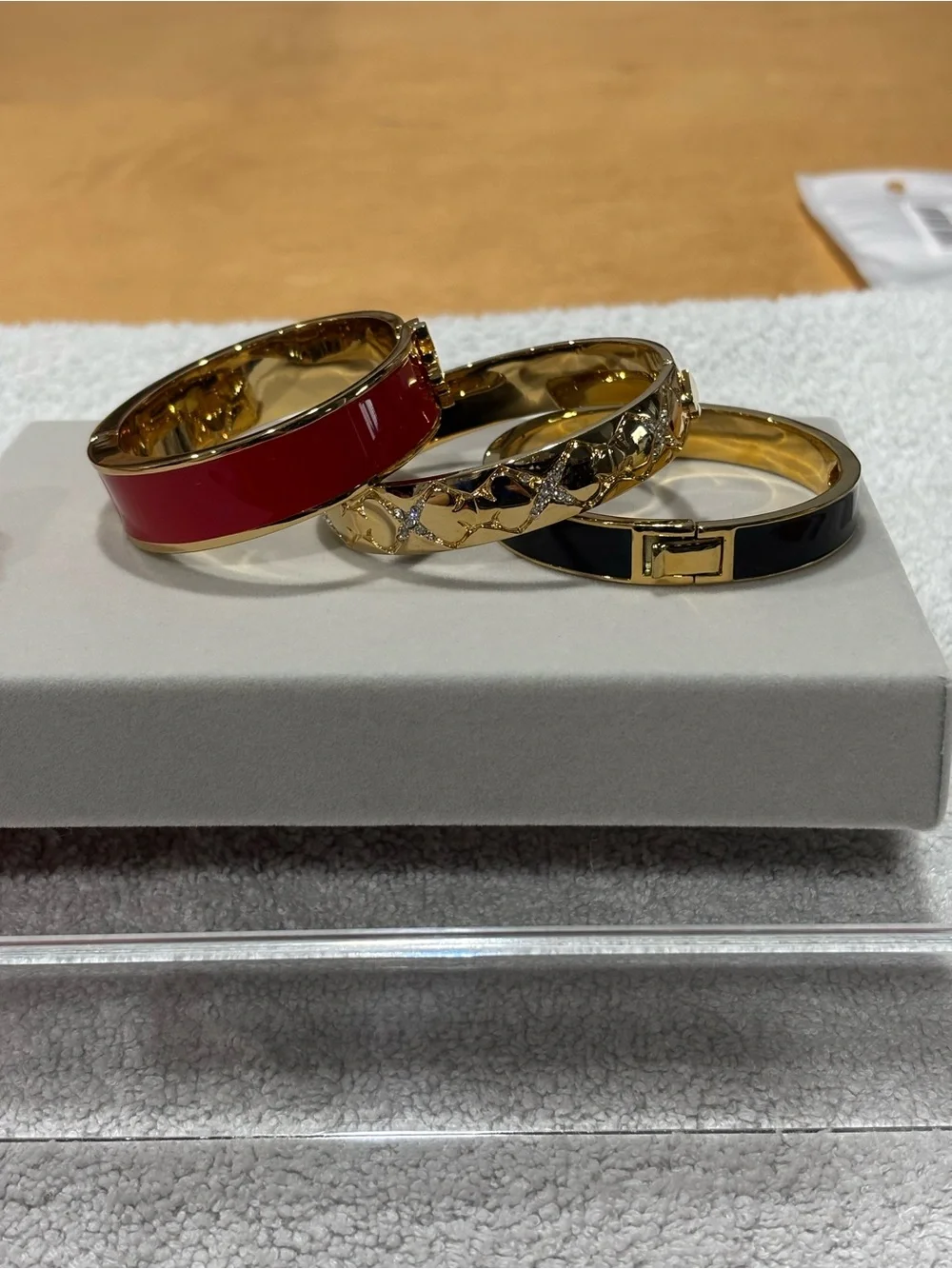 Lot of 3 kate spade and Tory Burch bangles - Picture 4 of 15